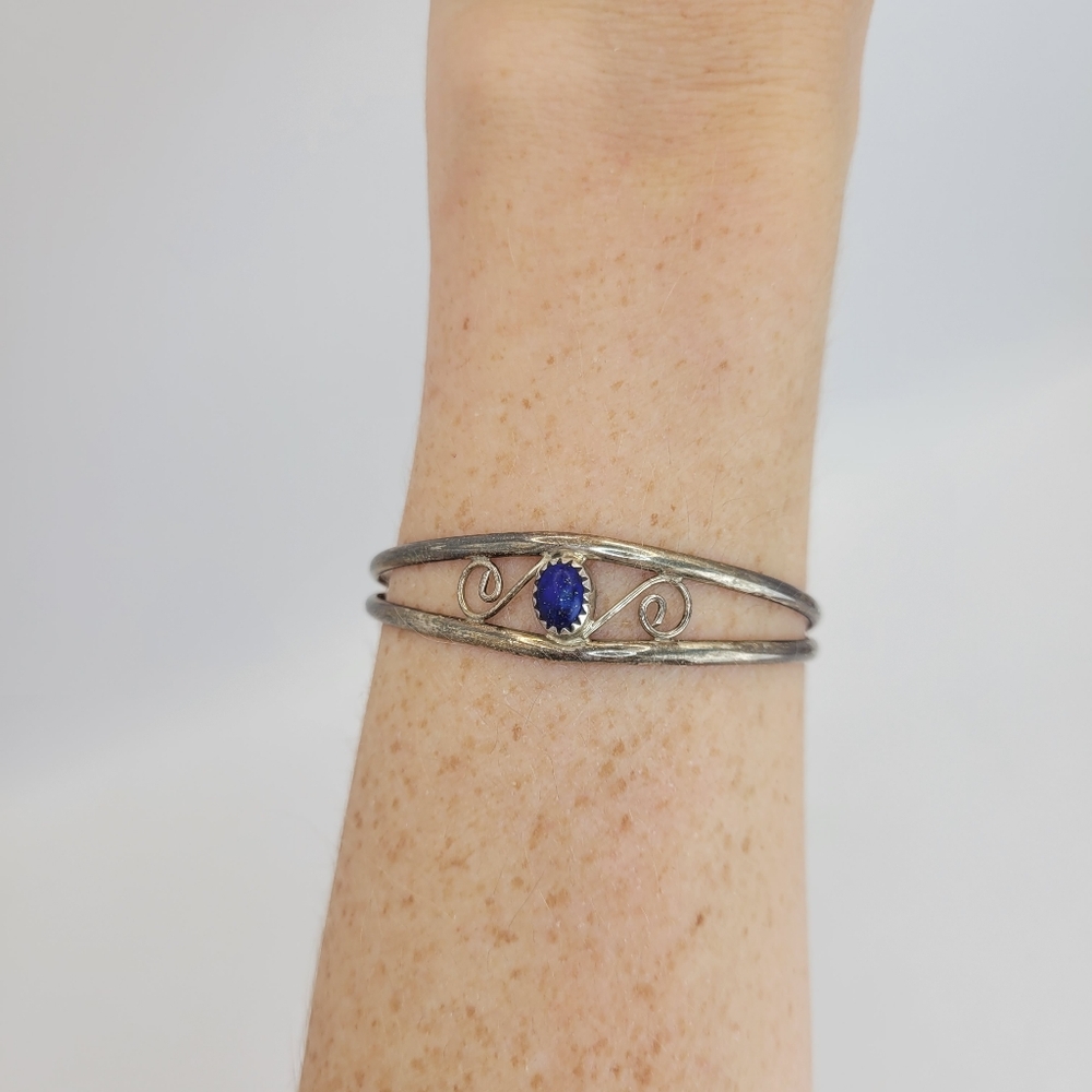 Vintage 925 Sterling Silver Lapis Lazuli Southwestern Scrollwork Cuff Bracelet